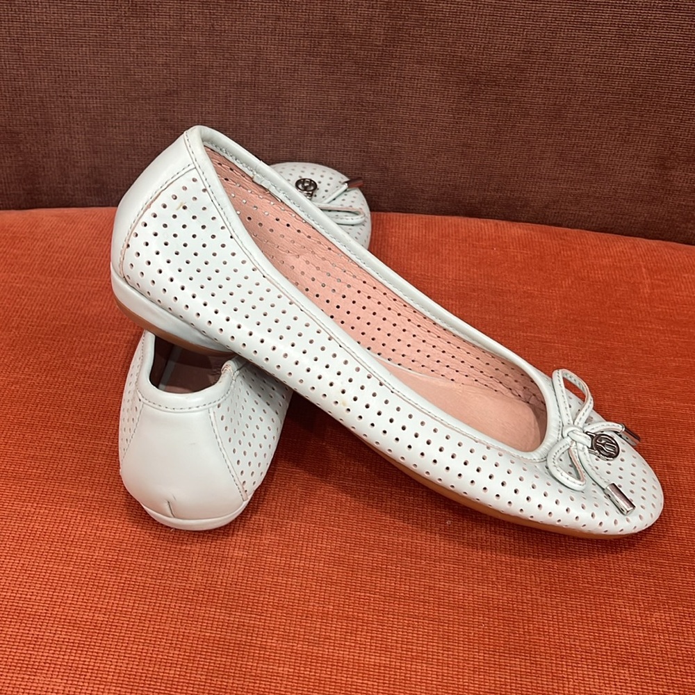 The Wishbone Collection Leather Ballet Flats in Mint Green size 6 US